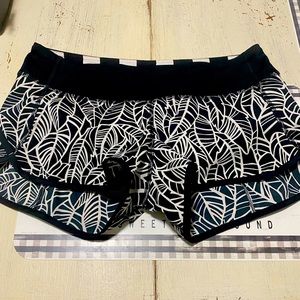 Lululemon shorts size 6 EUC